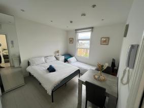 Small Studio Flat Uxbridge Road