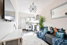 Comfy 4 Person Stay, Walk To Wembley!