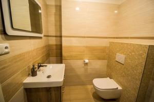 Phòng tắm tại Unique Apt 250m from the Charles Bridge
