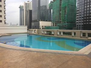 a large swimming pool on the roof of a building at Luxury Condo at Forbeswood Parklane The Fort BGC in Manila