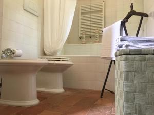 a bathroom with a toilet and a tub and a sink at Dimora Storica La Corte Delle 4 Stagioni in Ozzano Monferrato