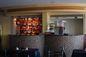 Lounge nebo bar v ubytování Diamonds Hotel Kampala