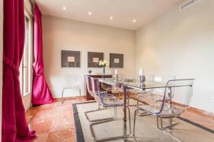 Posedenie v ubytovaní Apartamento Plaza Nueva