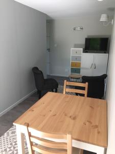 a living room with a wooden table and chairs at Jard marais océan in Jard-sur-Mer