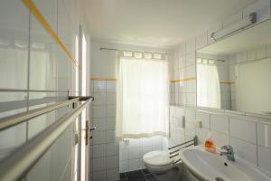 Ένα μπάνιο στο "goethezimmer" Ferienwohnungen an der Ilmbrücke +10 φωτογραφίες