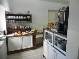 Kuchyň nebo kuchyňský kout v ubytování Apartments Vesna