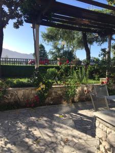 Vonkajšia záhrada v ubytovaní Hotel Metković