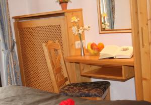 a wooden table topped with a wooden head board at Hotel Alpenstuben in Hohenschwangau