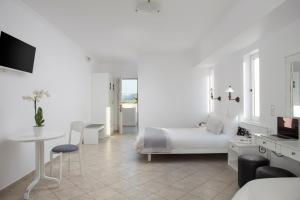 Gallery image of Iris Beach Hotel in Monemvasia