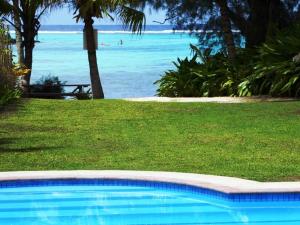 Bazén v ubytování Taakoka Muri Beach Villa nebo v jeho okolí