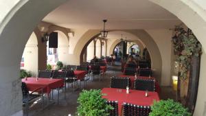 Reštaurácia alebo iné gastronomické zariadenie v ubytovaní Hostellerie du XVI Siècle