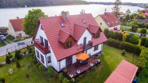 an aerial view of a house with a red roof at Gościniec Pod Lipą in Mikołajki