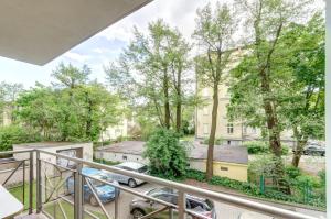 A balcony or terrace at Dom & House - Apartments Sobieskiego Sopot
