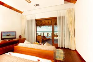 TV a/nebo společenská místnost v ubytování Medhufushi Island Resort