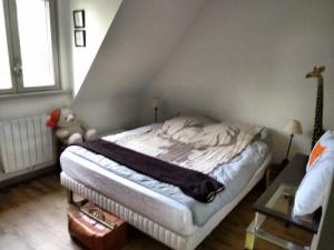 a bedroom with a bed and a teddy bear at Bois de Kador in Morgat