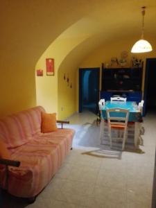 a living room with a couch and a table at Appartamento Gallipoli in Gallipoli