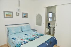 Un pat sau paturi într-o cameră la Suidersee Block 1, Hartenbos