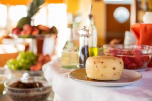 Makanan di atau berdekatan hotel