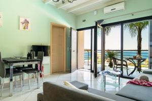 Et opholdsområde på Melina Apartments Pool View