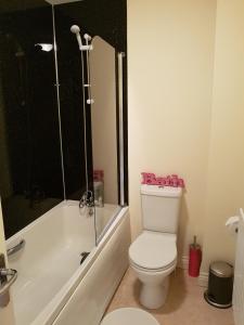 Bathroom sa Livingston 4 bedroom townhouse