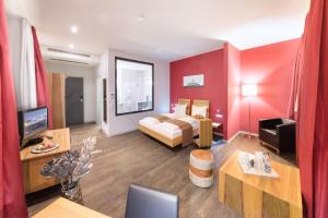 a hotel room with a bed and a tv at AMH Airport-Messe-Hotel Stuttgart in Filderstadt