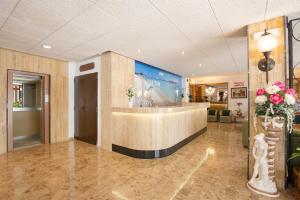 a lobby with a reception desk in a hospital at Hotel Sultán in Can Picafort