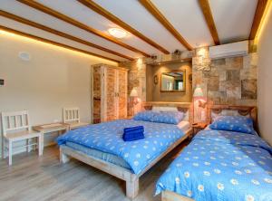 Postel nebo postele na pokoji v ubytování Apartments Villa Mike + 37 fotografií