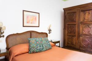 a bedroom with a bed with a pillow on it at Residenza d'Epoca Albergo Quattro Fontane in Venice-Lido