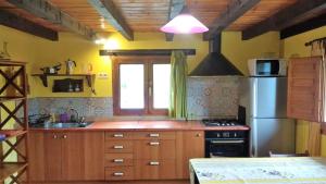 Kuchyňa alebo kuchynka v ubytovaní Casa del Pinar