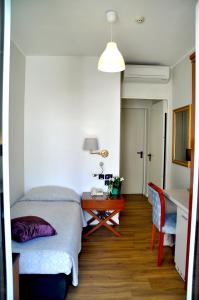 Łóżko lub łóżka w pokoju w obiekcie Hotel Regina