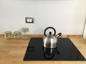 a tea kettle sitting on top of a stove at La casa di Lelè - BIKE CLUB - in Termoli