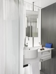 Gallery image of Okko Hotels Paris Porte De Versailles in Paris