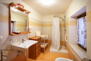 Koupelna v ubytování Albergo Diffuso "Col Gentile" Socchieve