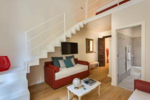 A television and/or entertainment centre at Residenza D'Epoca Historia Luxury Boutique