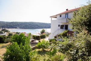 Imagen de la galería de Apartment with seaview terrace, en Kampor