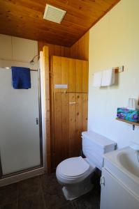 
A bathroom at Ruth Lake Lodge Resort
