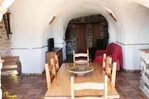 Posedenie v ubytovaní Alojamientos Cuevas Pinomojon