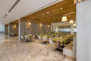 a restaurant with tables and chairs in a room at ESTIMAR Calpe Suitopia in Calpe