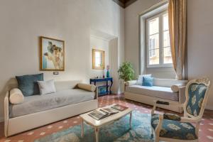 A seating area at Residenza D'Epoca Historia Luxury Boutique