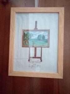 een foto van een foto in een houten frame bij Su Matutzu in San Giovanni Suèrgiu
