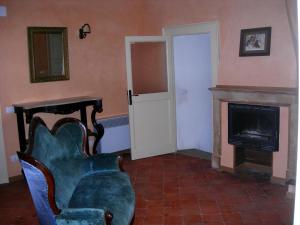 a living room with a chair and a fireplace at Bed and Breakfast Via Della Piazza in Pescasseroli