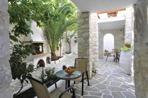 A garden outside Alexandros Studios