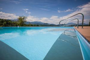 Basen w obiekcie Hotel Streklhof lub w pobliżu