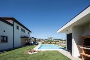 a view of the backyard of a house with a swimming pool at Gallo`s House in Barcelos