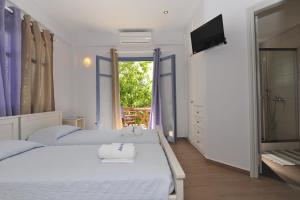 A bed or beds in a room at Alexandros Studios