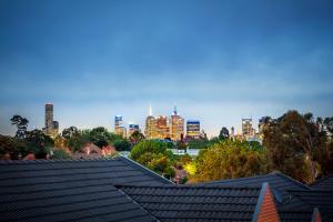 Nespecifikovaný výhled na destinaci Melbourne nebo výhled na město při pohledu z aparthotelu