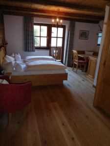 Postel nebo postele na pokoji v ubytování Hotel Kirchenwirt