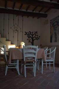 a dining room table and chairs with a table and a plant at Monolocale Borgo Antico in Castelnuovo di Val di Cecina