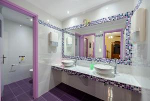 Kupatilo u objektu Akis Hotel