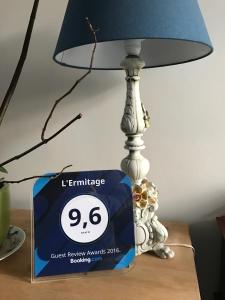 Certifikát, hodnocení, plakát nebo jiný dokument vystavený v ubytování L'Ermitage